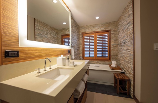 2 Bedroom, 2 Bathroom Luxury Villa with Bay View in Orlando, FL near Disney!