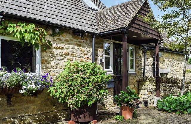 2 bedroom accommodation in Ramsden, near Chipping Norton