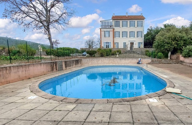 2 bedroom accommodation in Fox Amphoux