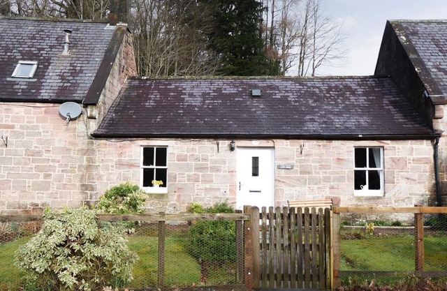 2 bedroom accommodation in Thornhill