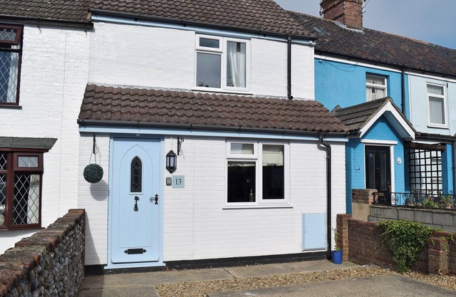 2 bedroom accommodation in Pakefield, near Lowestoft