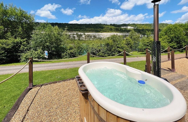 2 bedroom accommodation in Halling