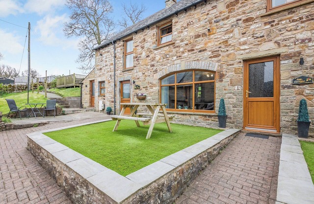 2 bedroom accommodation in Alston