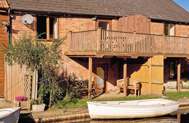 2 bedroom accommodation in Wayford Bridge, near Stalham