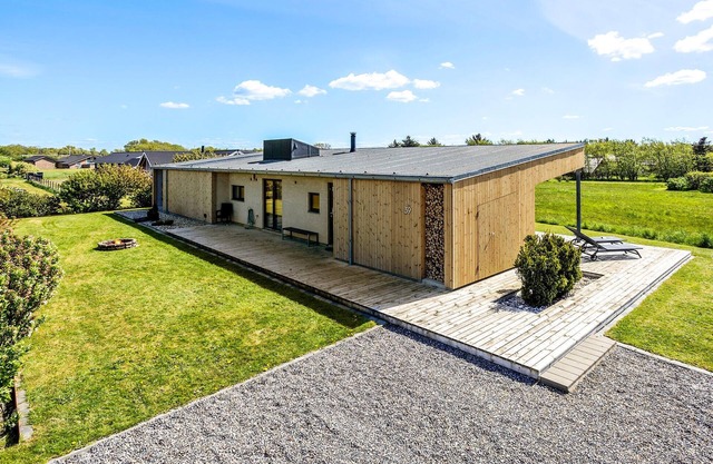 2 bedroom amazing home in Vinderup