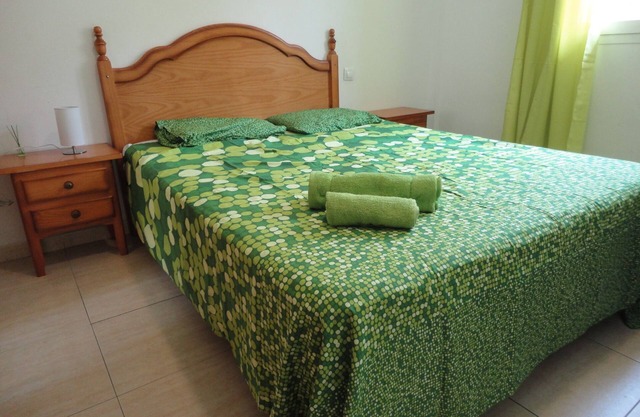 2 bedroom apartment with private patio - WIFI