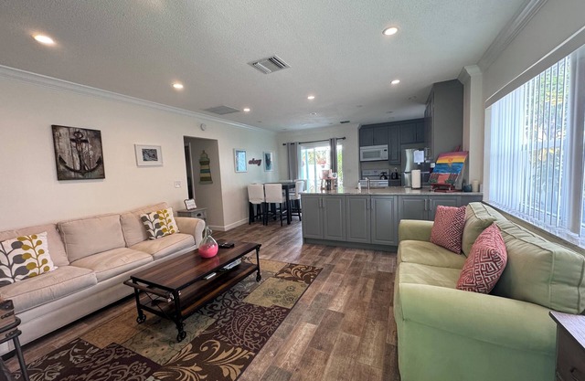 2-Bedroom Apartment Just A Short Walk To Deerfield Beach Pier