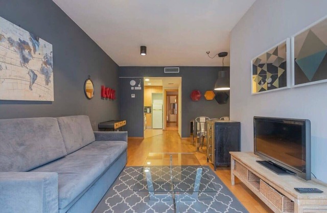 2 bedroom apart with balcony in Eixample