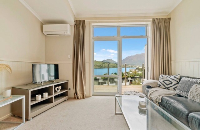 2-BEDROOM APARTMENT - BEECHWOOD