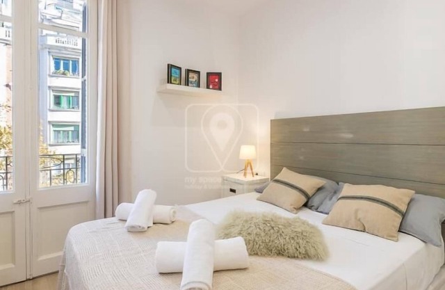 2-bedroom apartment with a charming ambiance near Sagrada Familia.