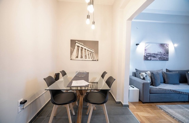 2-bedroom apartment in amazing Athina with AC