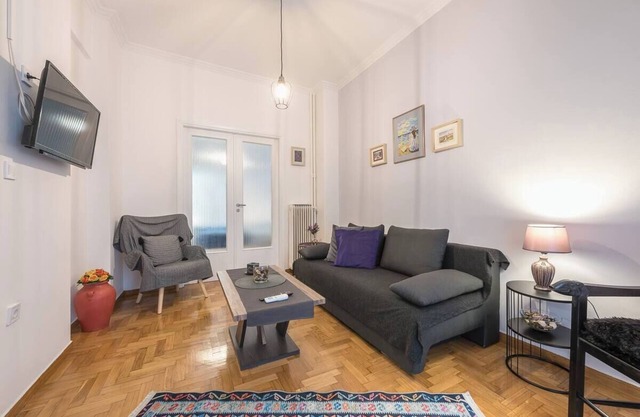 2-bedroom apartment in enchanting Athina with AC
