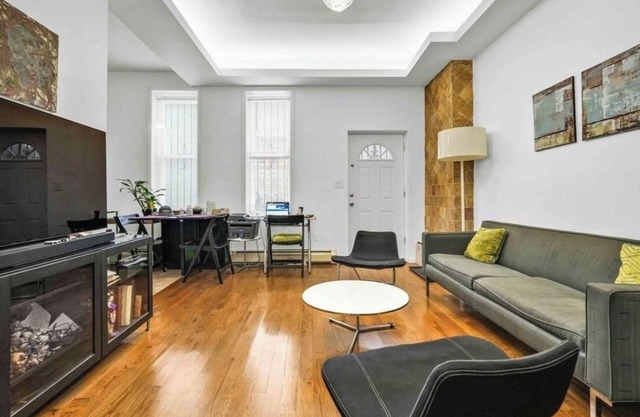 2-bedroom apartment in vibrant Brooklyn with AC, WiFi