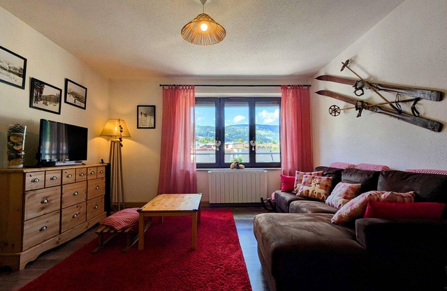 2-bedroom apartment, up to 6 guests, near ski resorts, downtown Cornimont