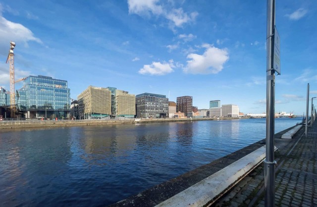 2 Bedroom Apartment With Balcony in Spencer Dock