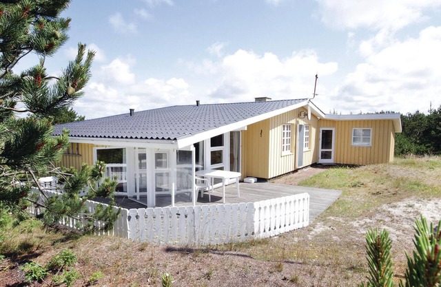 2 bedroom awesome home in Hvide Sande