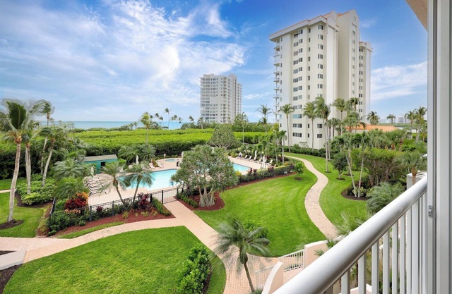 2 bedroom Beachfront condo w/wet bar - CL0102