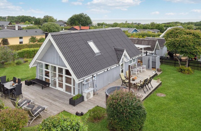 2 bedroom beautiful home in Glesborg