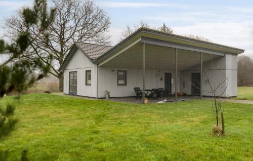 2 Bedroom Beautiful Home In Hovborg