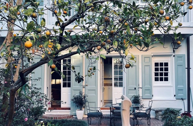 2 Bedroom Best Part of French Quarter-Behind Gates Private Wrap around Balcony