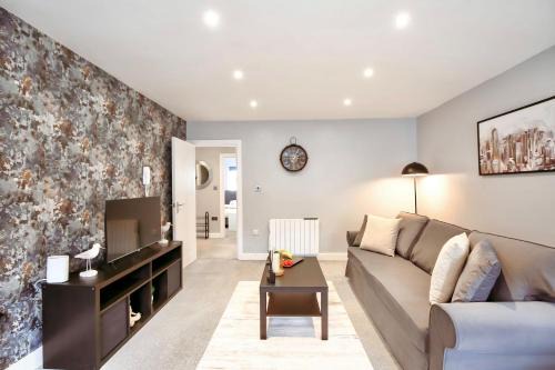 2 Bedroom, Brighton Central Apartment