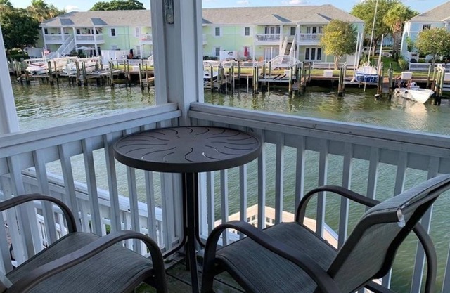 2 Bedroom Condo (426553) by Houzlet