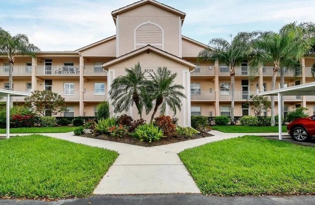 2 Bedroom Condo 225507 by Houzlet