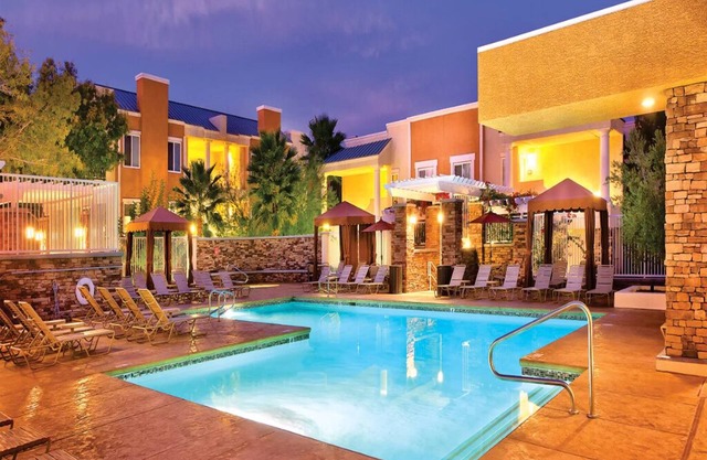 2 Bedroom Condo, Sleeps 6, Kitchen, in Las Vegas at Wyndham Tropicana Resort!
