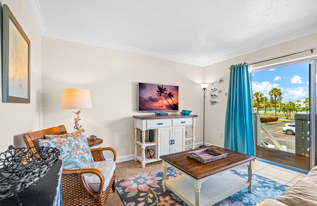 2 Bedroom Condo with Private Beach+Heated Pool