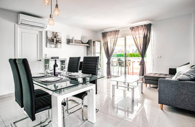 2 bedroom cozy apartment in Cala Bona