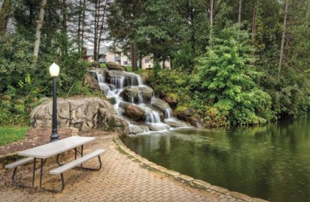 2 Bedroom Deluxe Condo, Kitchen, Sleeps 6, in Wisconsin Dells, Wyndham Tamarack!