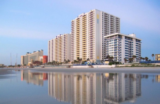 2 Bedroom Deluxe Condo, Sleeps 8, on Daytona Beach, Wyndham Ocean Walk Resort!