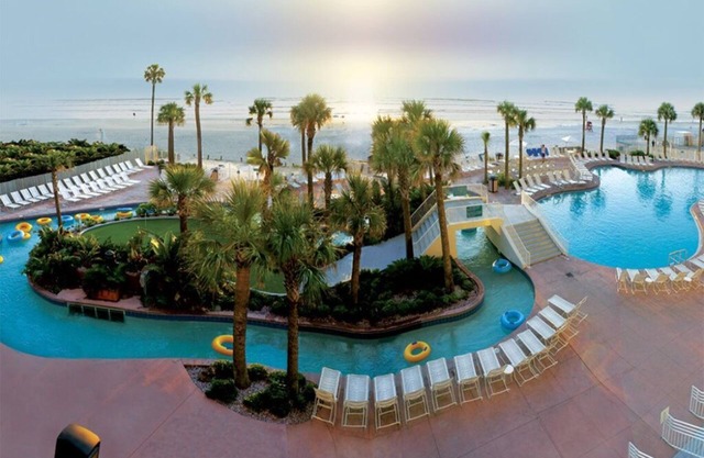 2 Bedroom Deluxe Condo, Sleeps 8, Kitchen, on Daytona Beach. Wyndham Ocean Walk!