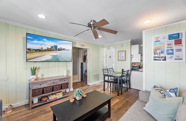 2 Bedroom downtown, with a pool, , close to the beach and boardwalk