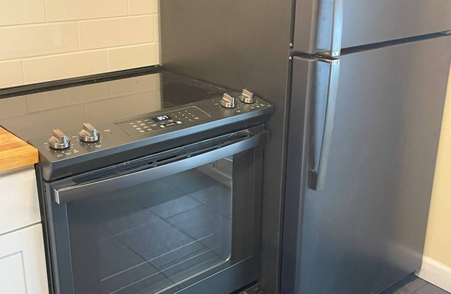 2-bedroom duplex in fabulous Chattanooga with WiFi, AC, pet friendly