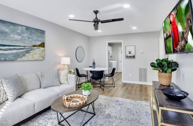 2 Bedroom Duplex triplex L-554127 by Houzlet
