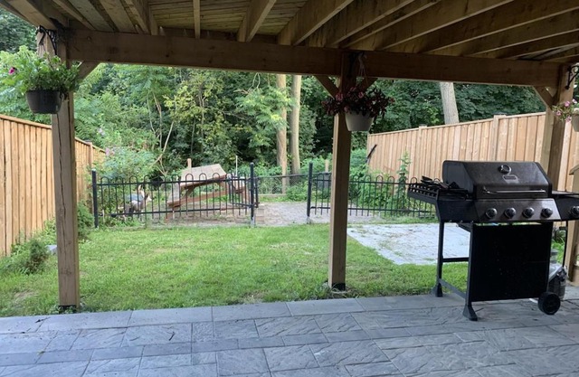 2-bedroom entire suite in Toronto- free parking!