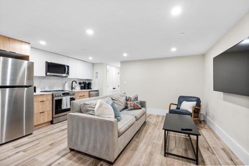2-Bedroom Garden Suite, Private Entrance & Washer & Dryer, U Street