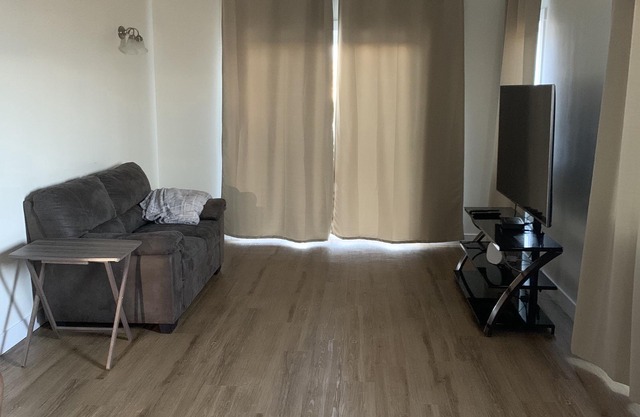 2 bedroom guest suite close off Boucherie road wine trail