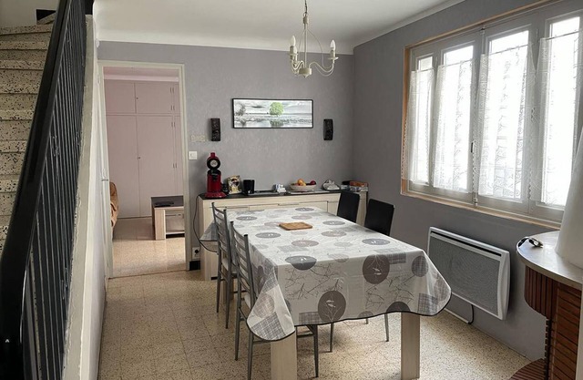 2-bedroom house - Close to the spa - At the foot of the Château.