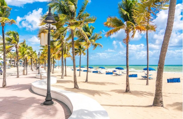 2 BEDROOM HOUSE 2 bathroom . Fort Lauderdale house next to airport cruise port.