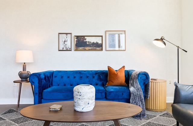 2-bedroom LUXURY building in delightful New York with AC, WiFi-VIEWS of NYC