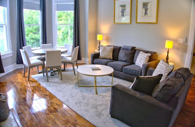 2 Bedroom Newly Renovated Townhome in Historic Savannah