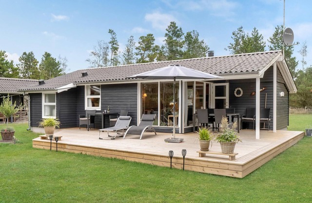 2 bedroom nice home in Strandby