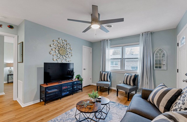 2-Bedroom Norfolk Home Central Location Wi-Fi & Laundry Dogs Welcome