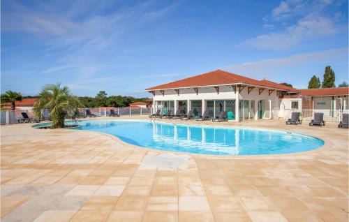2 Bedroom Pet Friendly Apartment In Cassen