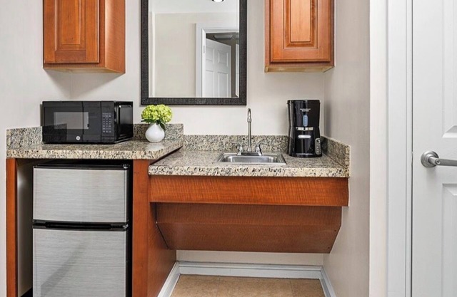 2-bedroom resort in fantastic Orlando! Golf course on site!