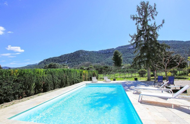2 bedroom stunning apartment in Gemenos