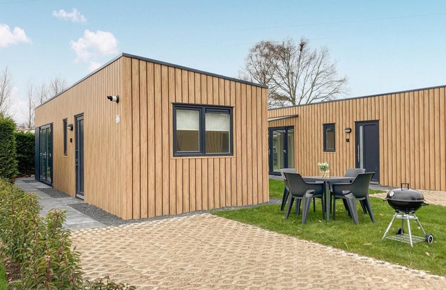 2 bedroom stunning home in Heinkenszand