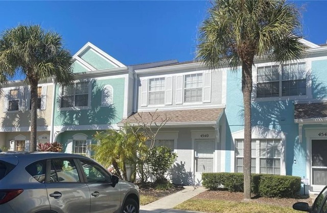 2 Bedroom Townhome (225239) by Houzlet